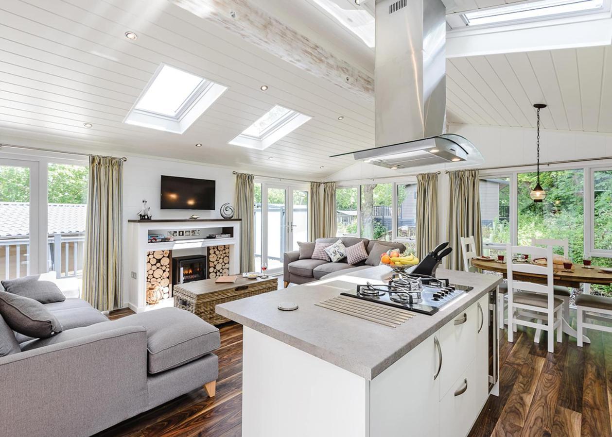 Woodside Bay Lodge Retreat 우튼브리지 외부 사진